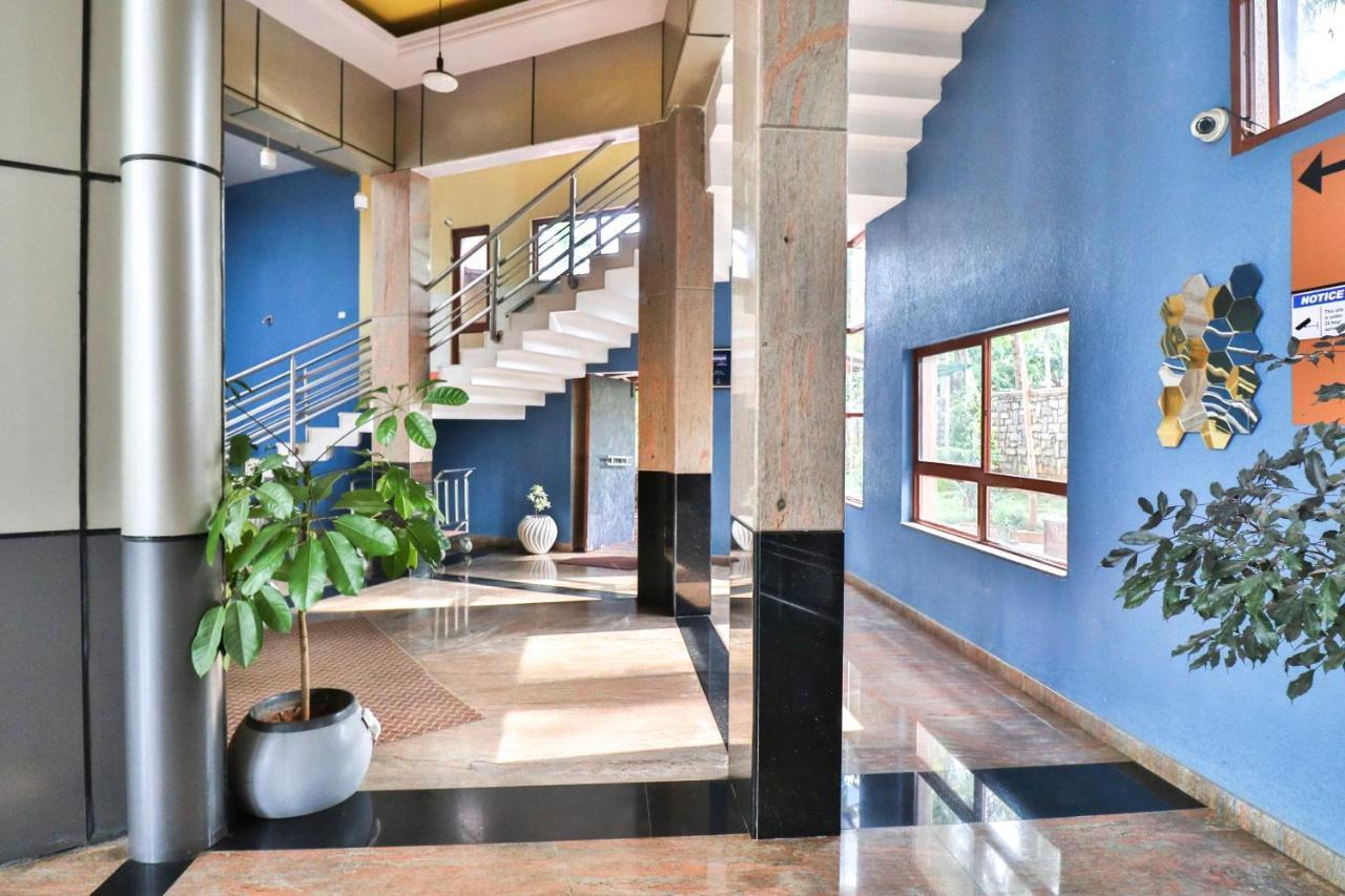 Palette - Holiday Palms Hotel Бангалор Екстериор снимка