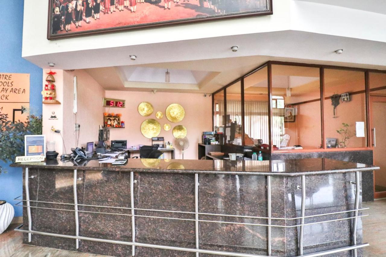 Palette - Holiday Palms Hotel Бангалор Екстериор снимка